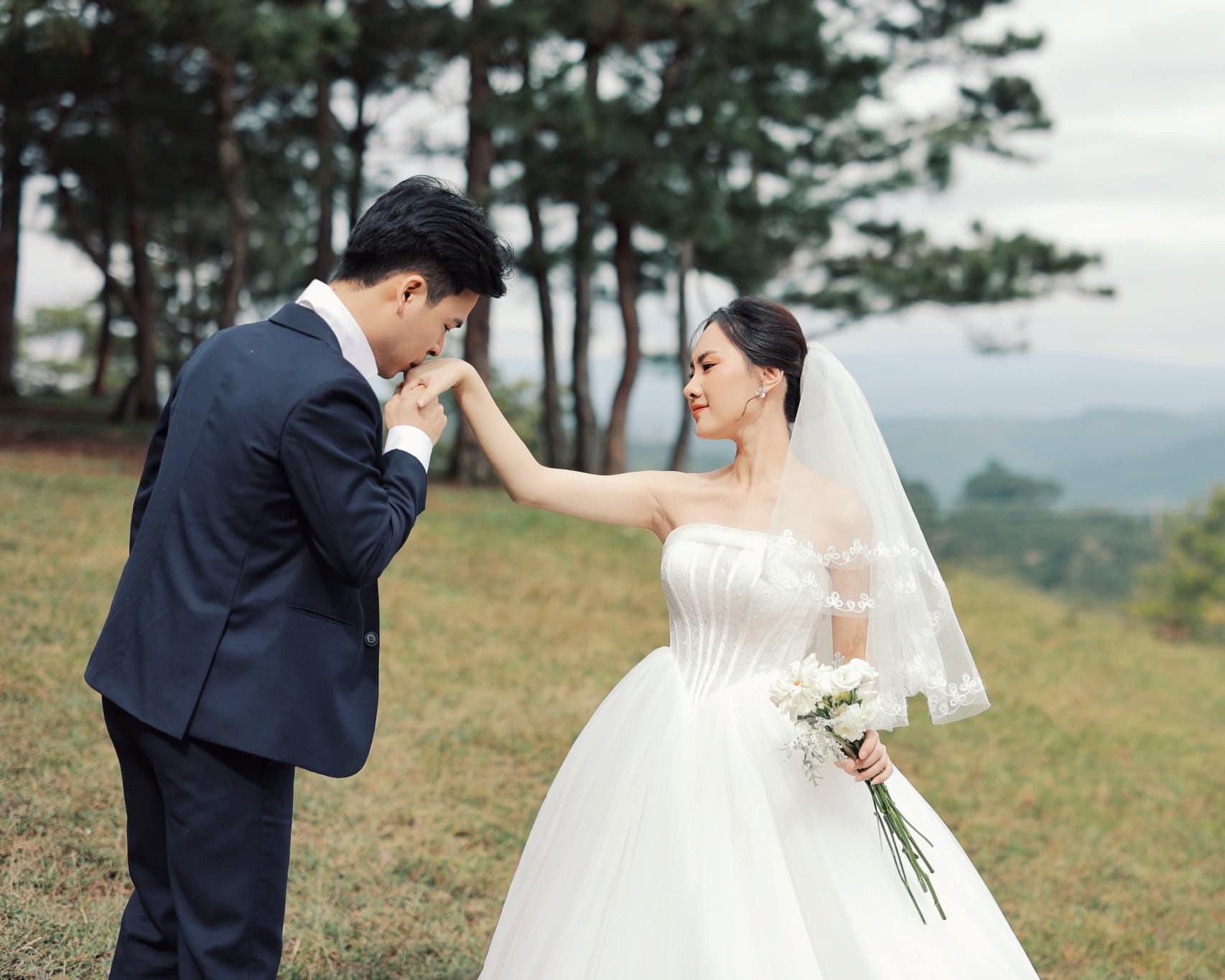 vest cưới cho ch&uacute; rể ng&agrave;y trọng đại