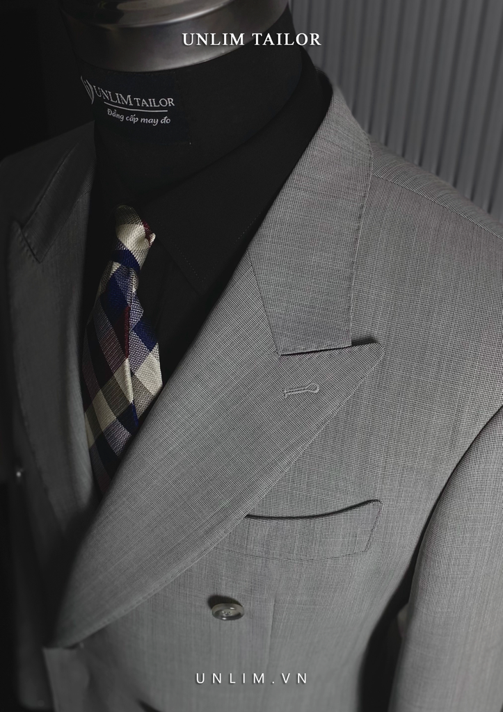 Suit Xám Sáng Bạc Cổ Nhọn Hai Hàng Khuy - detail images