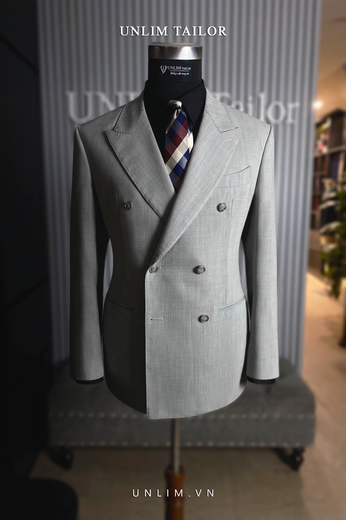 Suit Xám Sáng Bạc Cổ Nhọn Hai Hàng Khuy - detail images