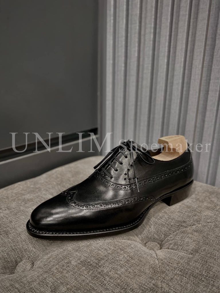 Giày Oxford Wingtip Đen Da Bò Ý Đế Nâu - detail images