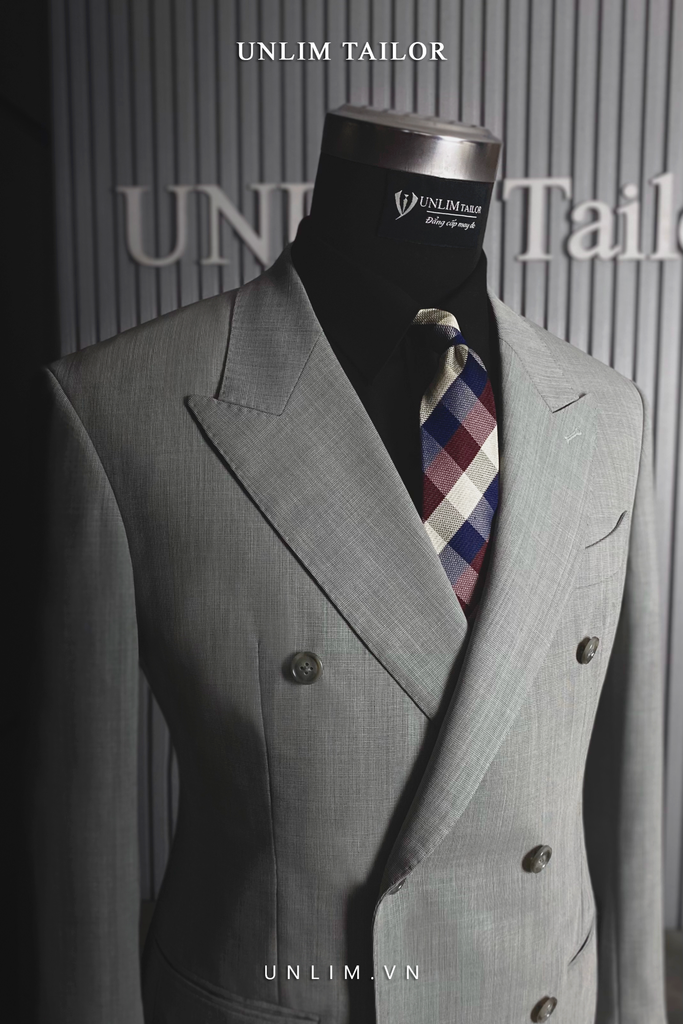 Suit Xám Sáng Bạc Cổ Nhọn Hai Hàng Khuy - detail images