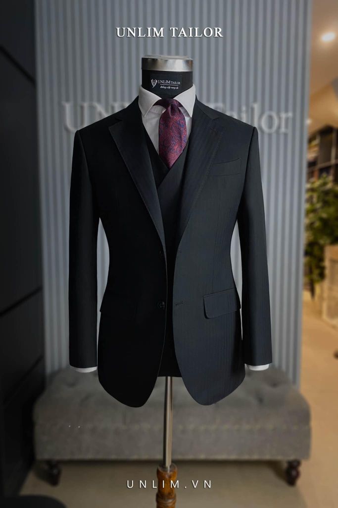 Suit Đen Kẻ Sọc Vân Nổi - detail images